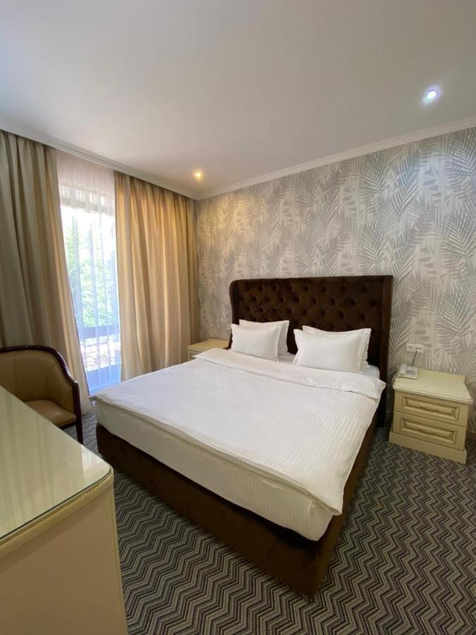 Barhat Hotel & Spa Taraz Exterior foto