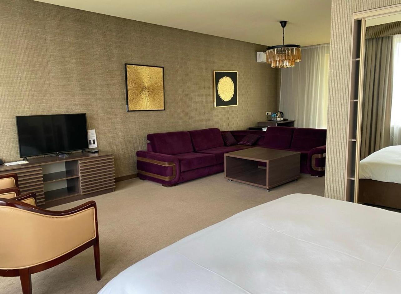 Barhat Hotel & Spa Taraz Exterior foto