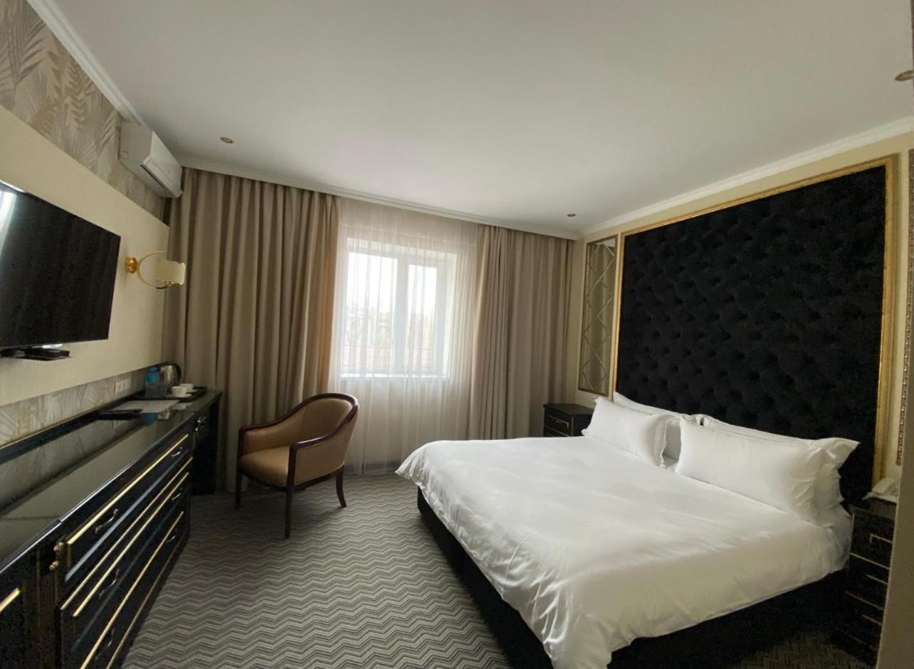 Barhat Hotel & Spa Taraz Exterior foto