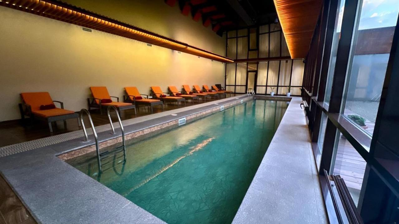 Barhat Hotel & Spa Taraz Exterior foto
