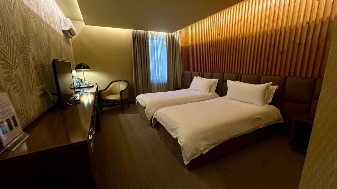 Barhat Hotel & Spa Taraz Exterior foto