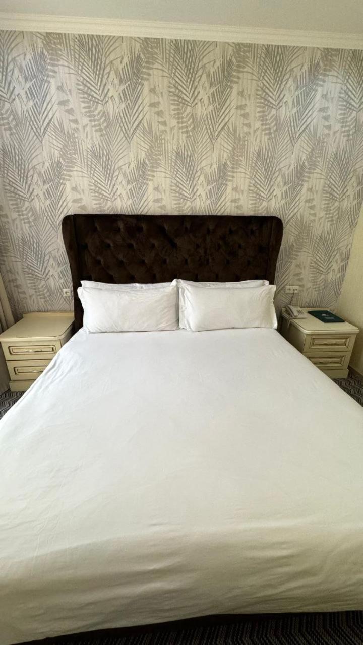 Barhat Hotel & Spa Taraz Exterior foto