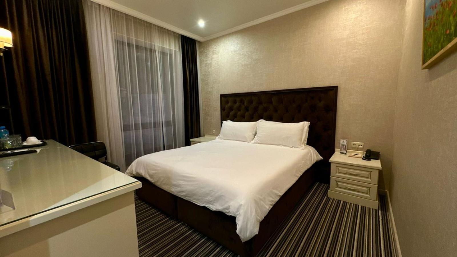 Barhat Hotel & Spa Taraz Exterior foto