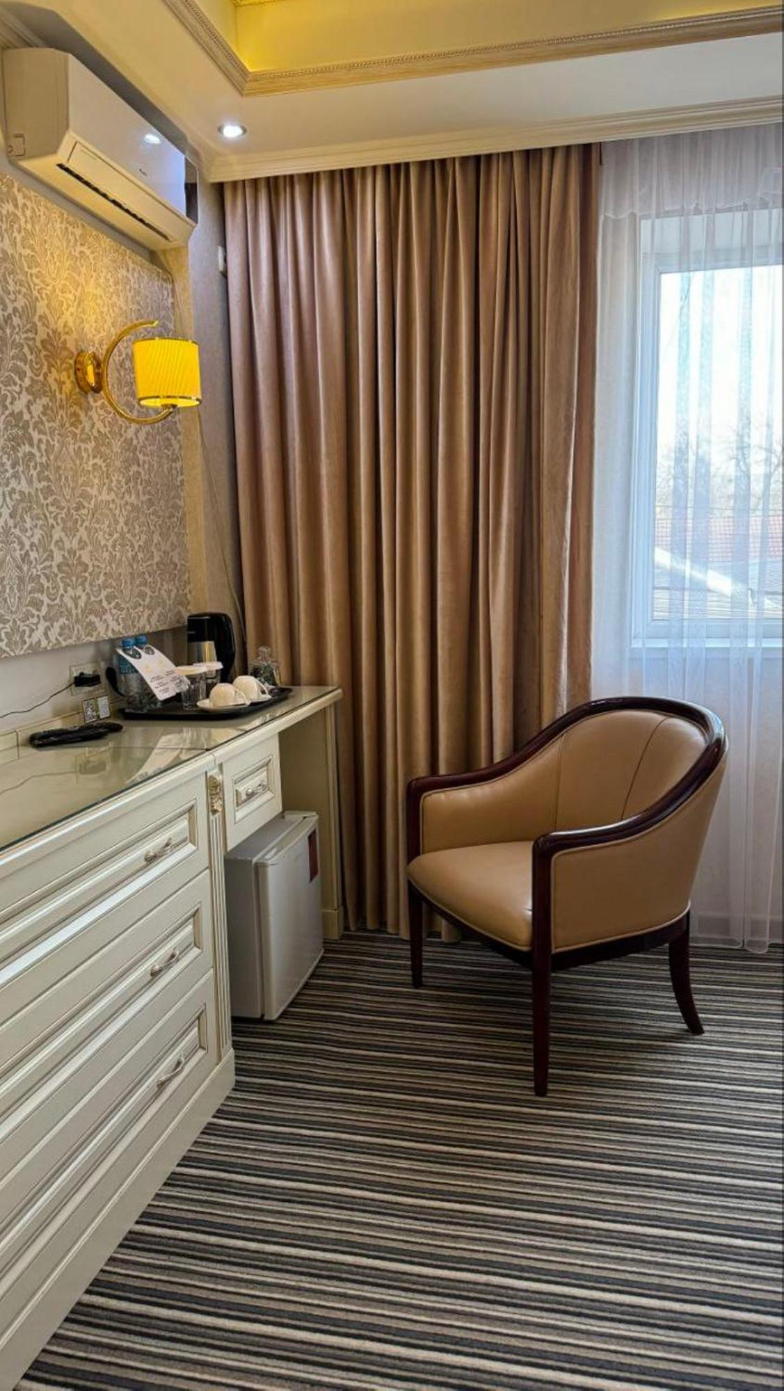 Barhat Hotel & Spa Taraz Exterior foto