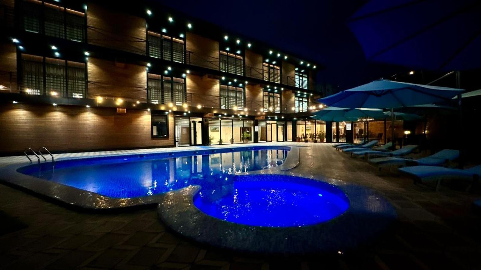 Barhat Hotel & Spa Taraz Exterior foto