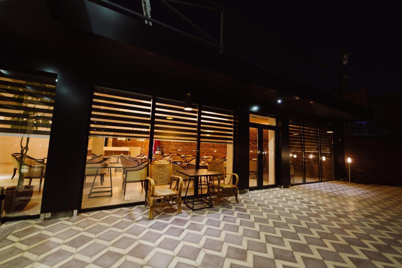 Barhat Hotel & Spa Taraz Exterior foto