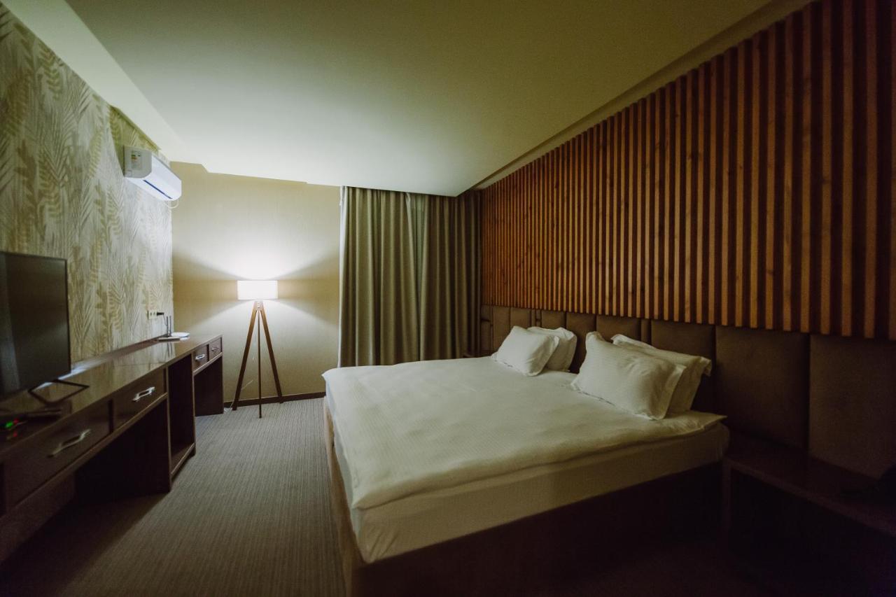 Barhat Hotel & Spa Taraz Exterior foto