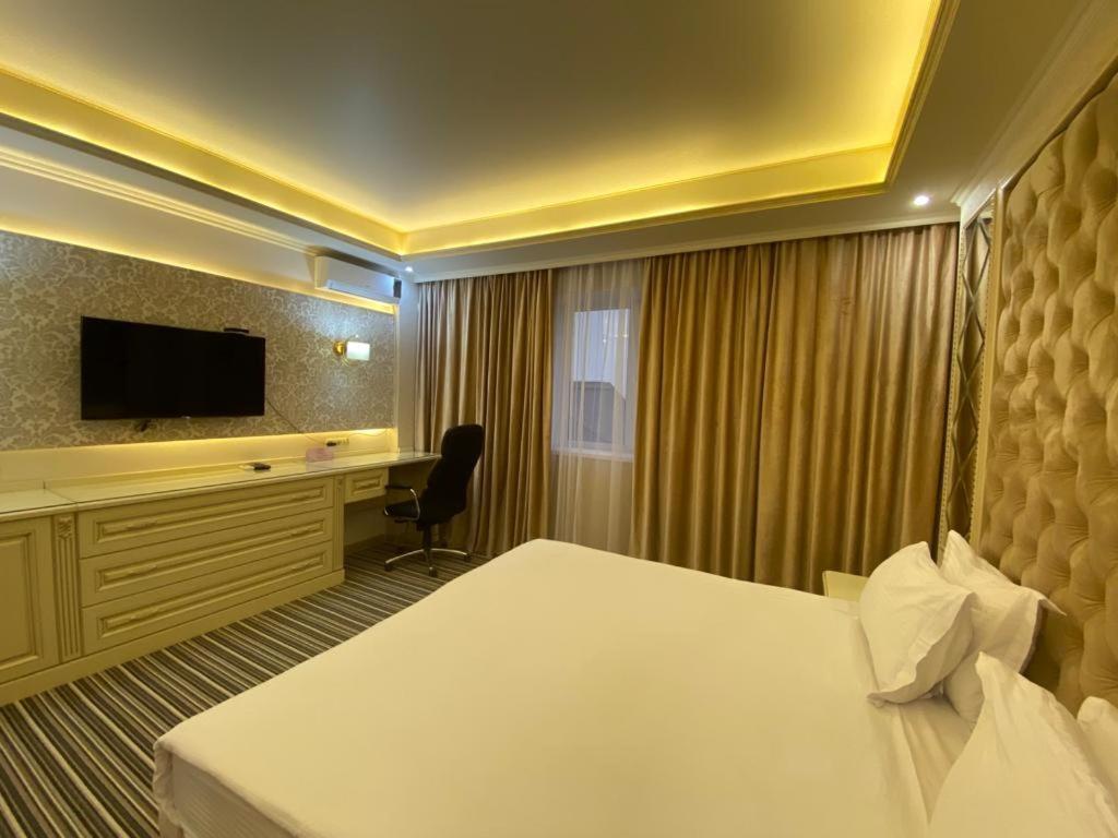 Barhat Hotel & Spa Taraz Exterior foto